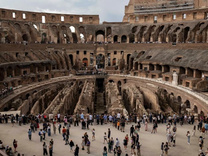Kolezyum'un 2000 yıllık gizli imparatorluk geçidi ziyarete açıldı