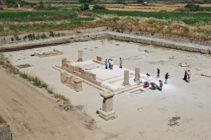 Magnesia Antik Kenti'nde agora gün yüzüne çıkıyor