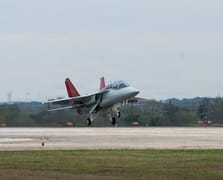 ABD hava kuvvetleri ilk T-7A Red Hawk eğitim uçağını teslim aldı