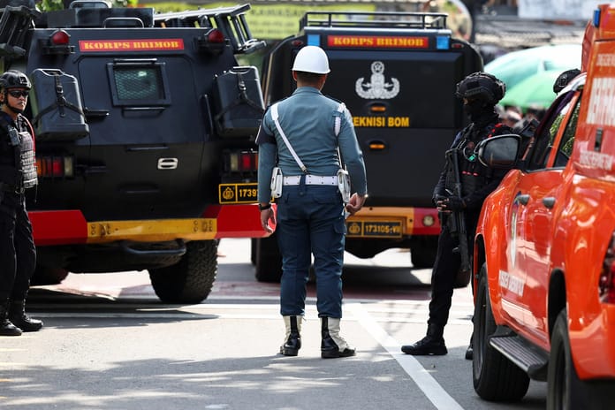 Cakarta'da Cuma namazında patlama: 54 yaralı