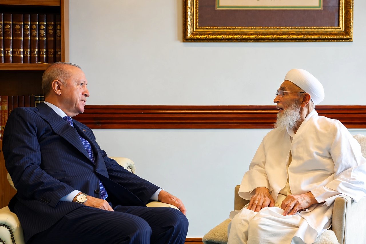 Tarihi tekkede anlamlı buluşma! Cumhurbaşkanı Erdoğan Kur'an-ı Kerim hocasını ziyaret etti

