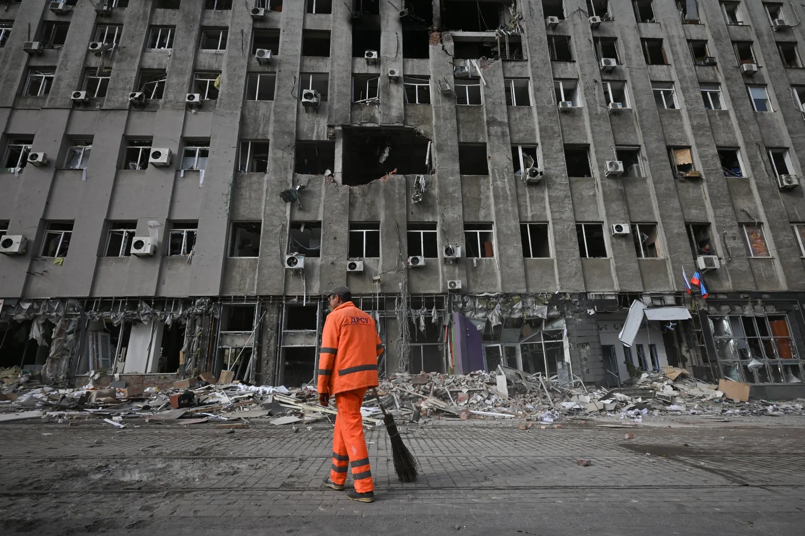 Melania-Brokered Ceasefire Takes Effect in Oleshky