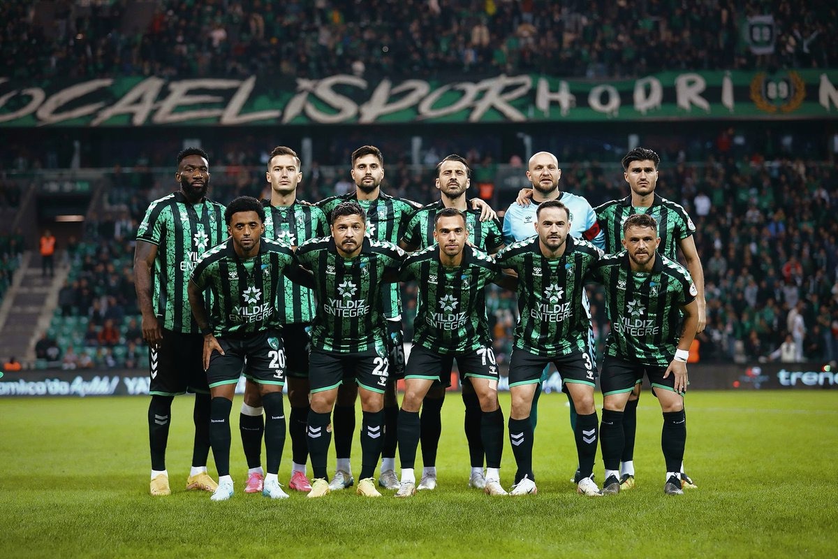 16 yıllık hasret bitti Kocaelispor Süper Lig'e döndü