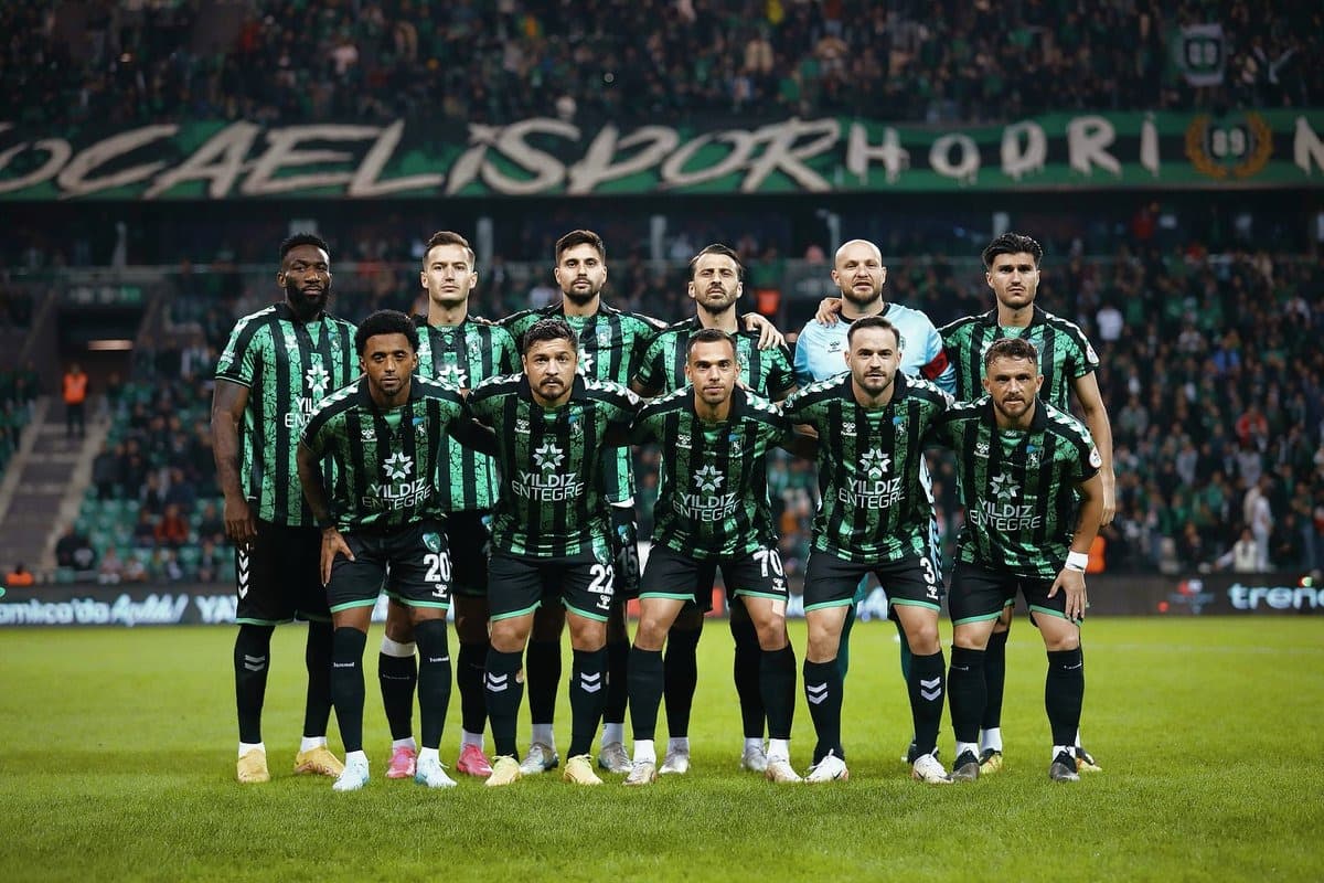 16 yıllık hasret bitti Kocaelispor Süper Lig'e döndü