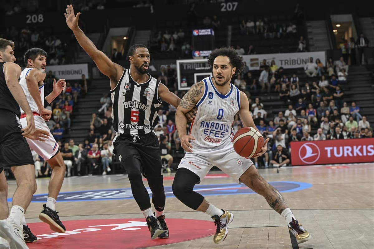 Basketbol Süper Ligi'nde finalin adı belli oluyor: Beşiktaş ile Anadolu Efes serinin kader maçında karşı karşıya