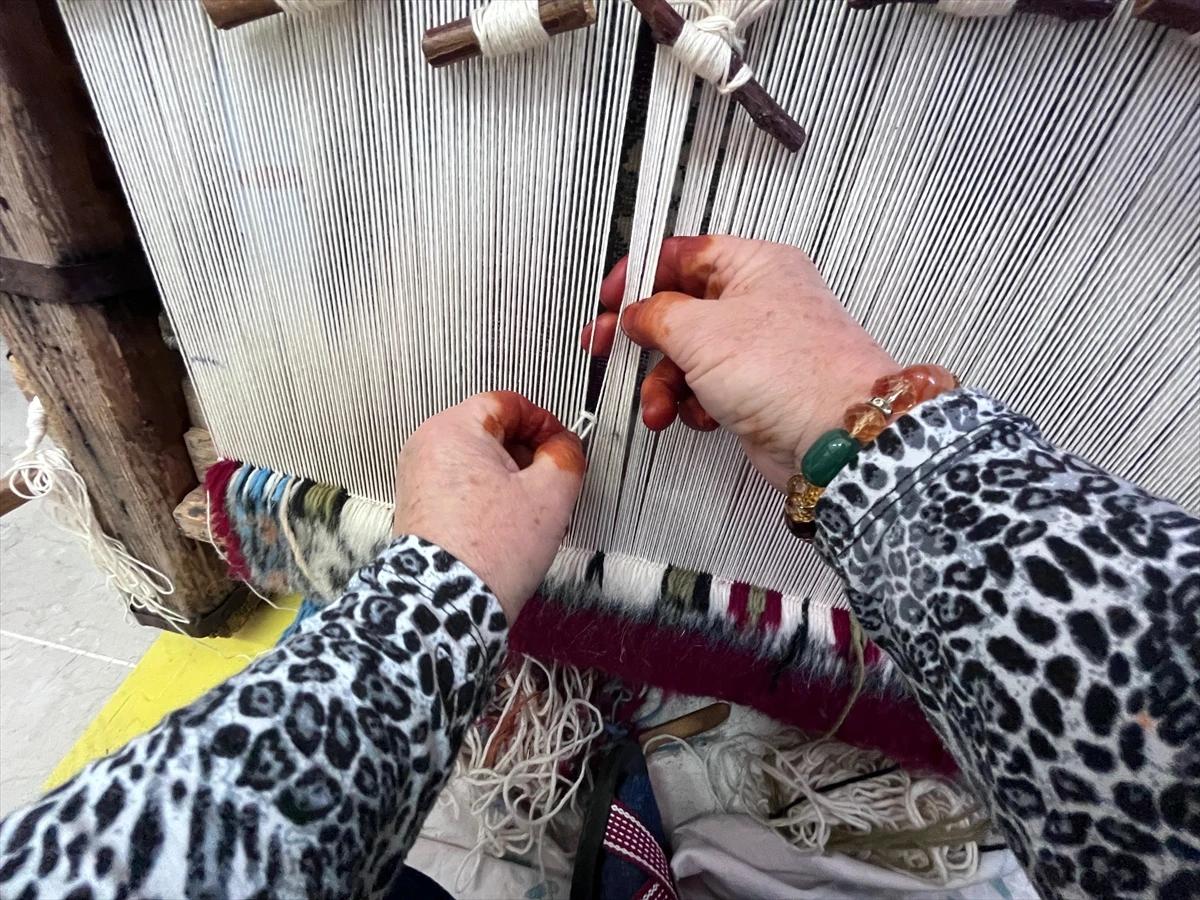 Üniversitelerde gençlere "ilmek" dersi