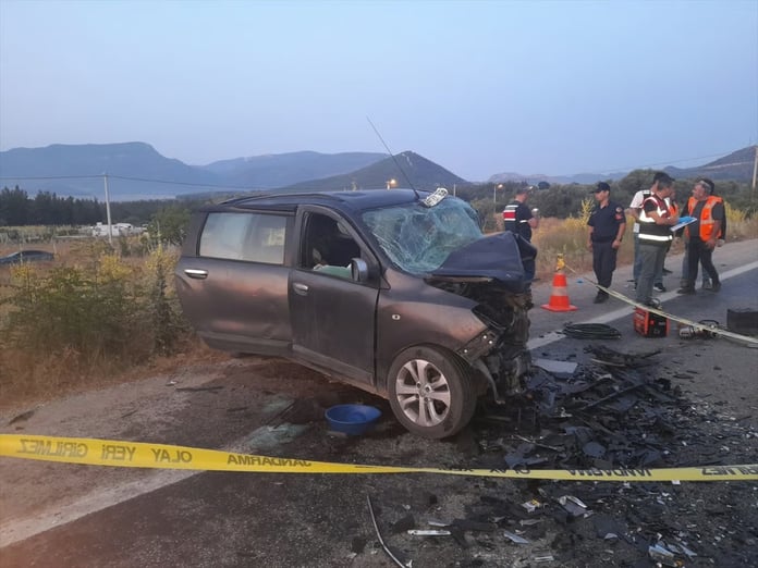 İzmir'de zincirleme trafik kazasında 5 kişi öldü, 2 kişi yaralandı