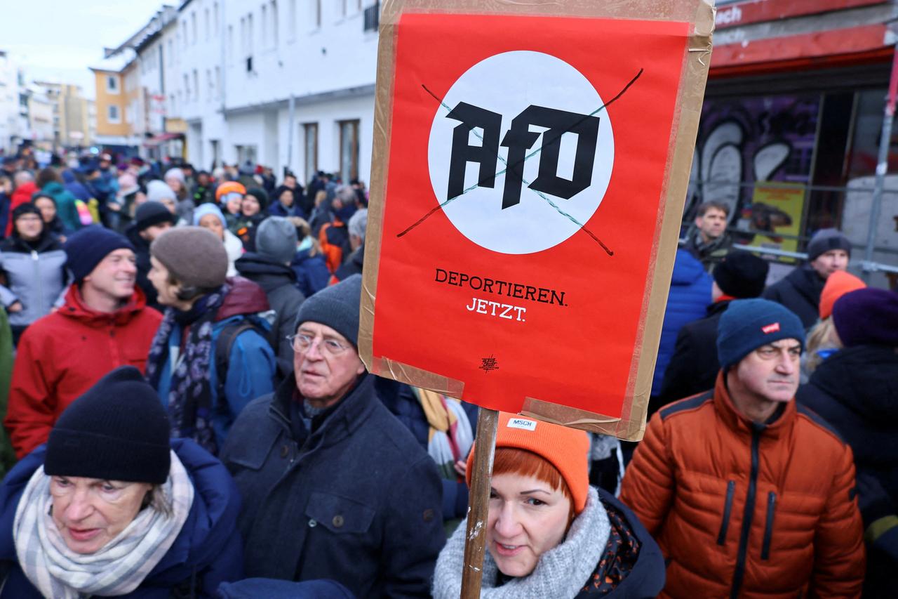 Almanya'da AfD'den aşırıcılık damgasına karşı hamle