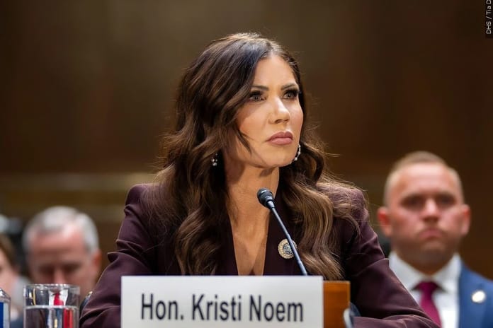 Trump İç Güvenlik Bakanı Noem'i görevden aldı