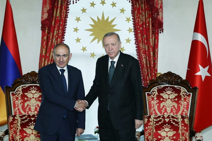 Cumhurbaşkanı Erdoğan ile Paşinyan normalleşmeyi görüştü