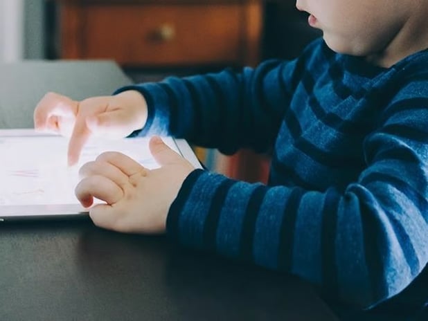 Çocuklara yönelik zararlı sosyal medya içerikleri mahkeme kararı olmadan kaldırılabilecek