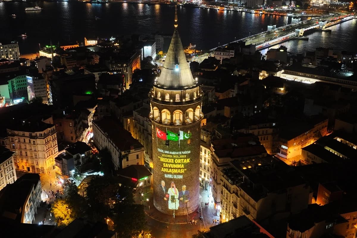 Ankara ve İstanbul'da Mekke Anlaşması şöleni: Simge yapılar aydınlatıldı
