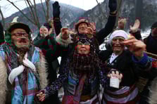 Karadeniz’de kış masalı başladı: Uzungöl Kış Festivali'nden renkli kareler