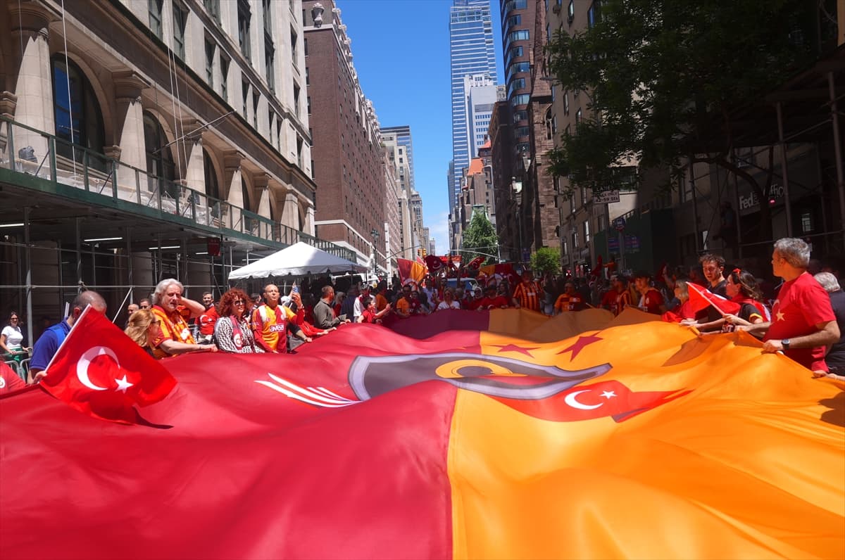 New York'ta 42. Geleneksel Türk Günü Yürüyüşü düzenlendi