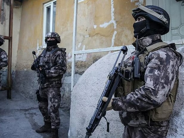 Jandarma’dan 15 ilde dev operasyon: Kumar ve dolandırıcılık şebekesine baskın