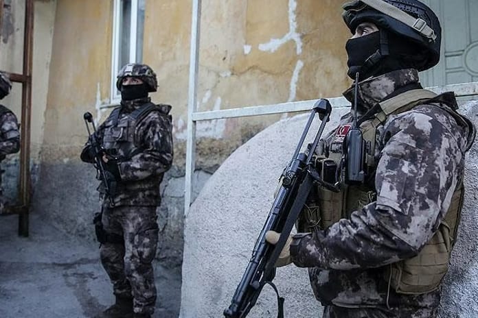 Jandarma’dan 15 ilde dev operasyon: Kumar ve dolandırıcılık şebekesine baskın