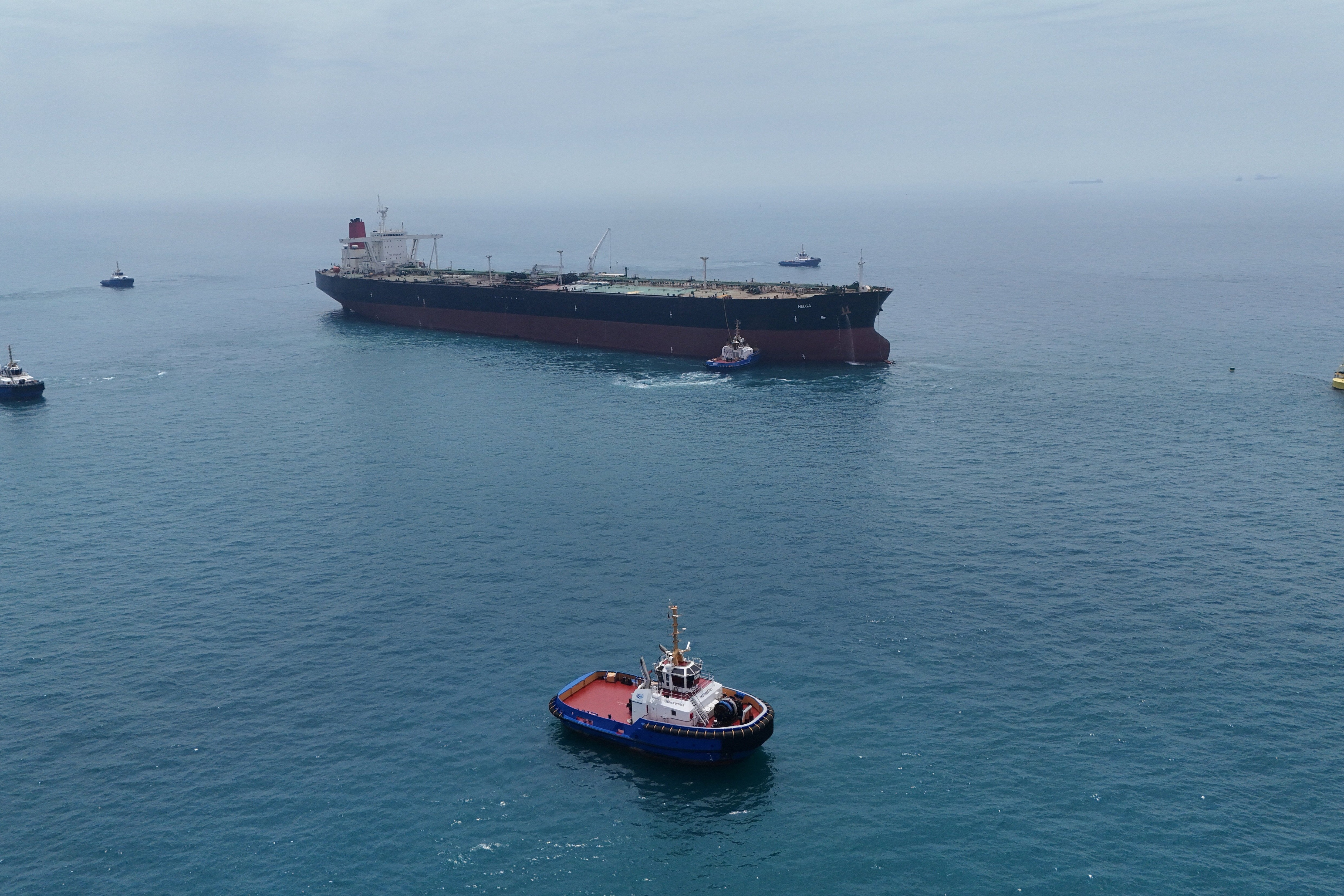 UN Pauses Hormuz Evacuation as Iran Hits Ship Near Oman