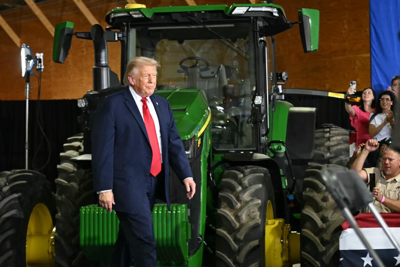 Trump sinirlenip röportajı terk etti: Ya sahtekarsın ya da aptal