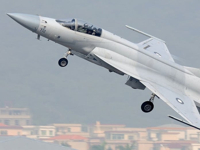 Azerbaycan 40 adet JF-17 savaş uçağı alıyor