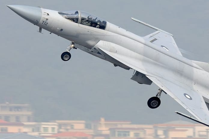 Azerbaycan 40 adet JF-17 savaş uçağı alıyor