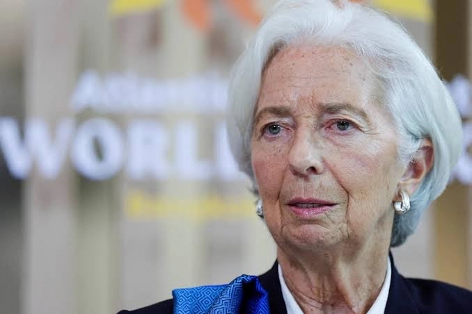 Christine Lagarde'ın yüzündeki bantlar neden var