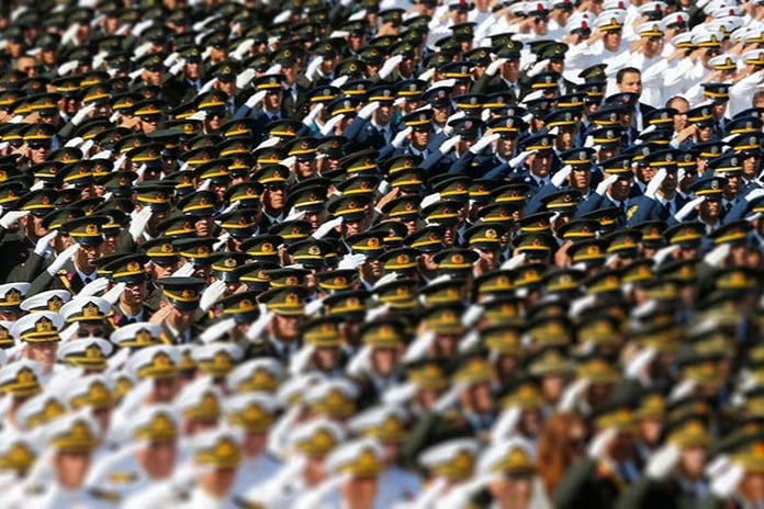 TSK'da FETÖ operasyonu 176 asker gözaltında