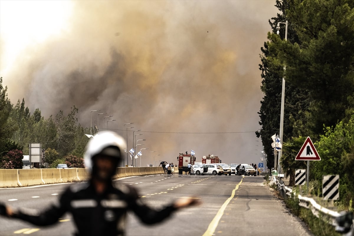 İsrail’de orman yangınları devam ediyor. (AA)