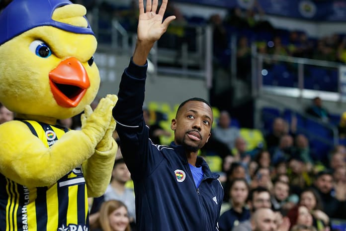 Fenerbahçe, sezon ortası kadrosuna kattığı Errick McCollum ile yollarını ayırdı