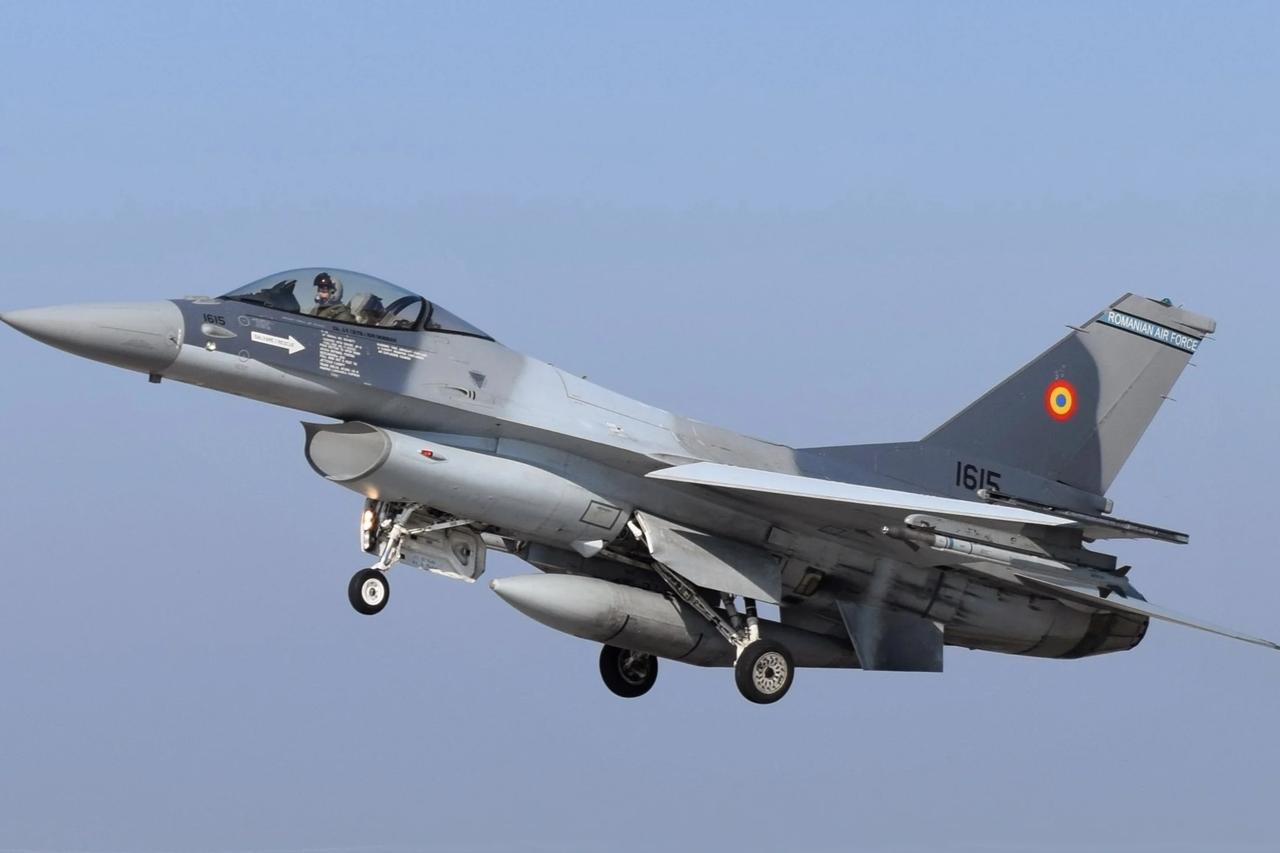 Romanya, Norveç’ten iki adet daha F-16 savaş uçağı teslim aldı