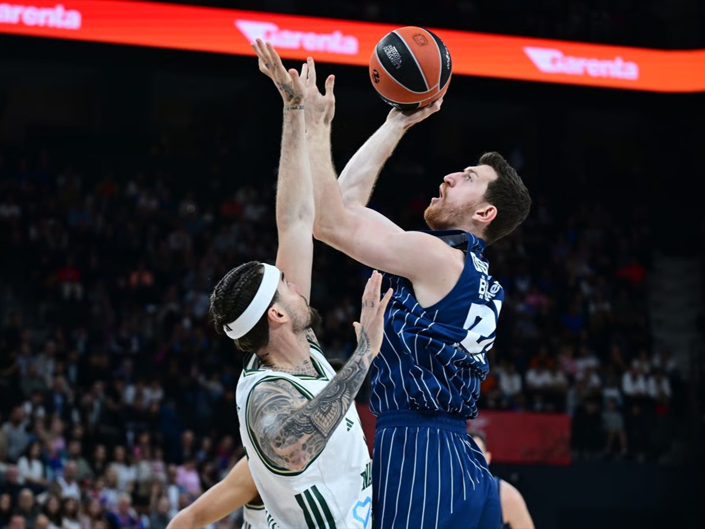 Anadolu Efes evinde mağlup: Cedi Osman'dan kariyer maçı