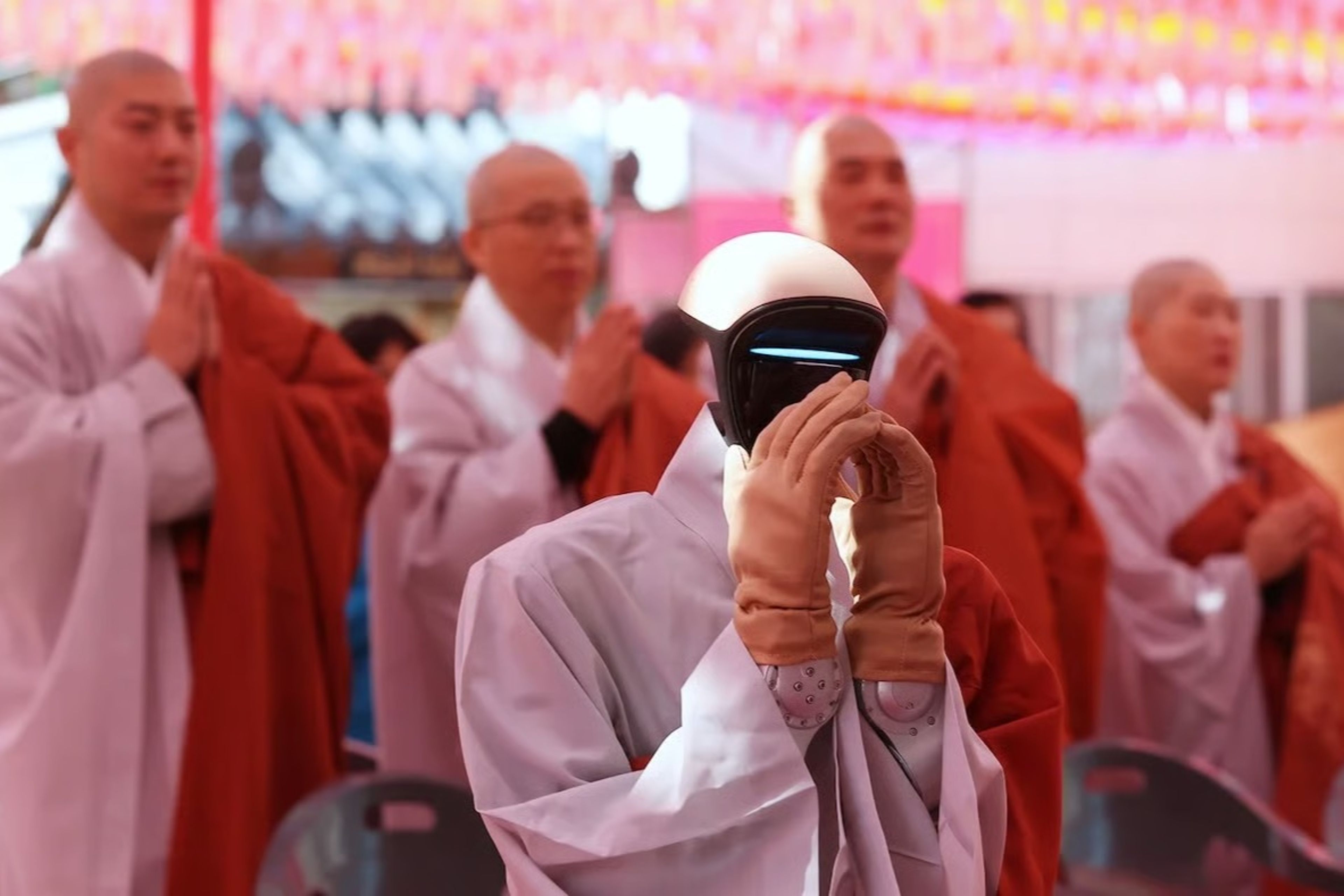 Güney Kore’de ilk robot keşiş göreve başladı