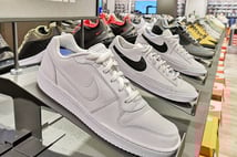 Nike’tan Trump’a: Ayakkabı stokları tükenmek üzere