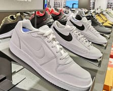 Nike’tan Trump’a: Ayakkabı stokları tükenmek üzere