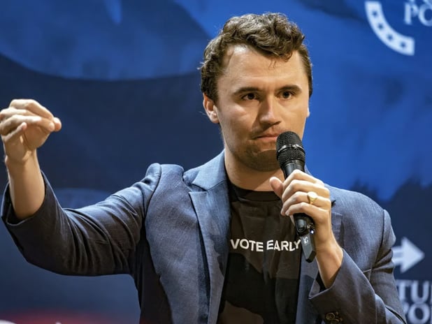 ABD Charlie Kirk’in öldürülmesini eleştiren altı yabancının vizesini iptal etti