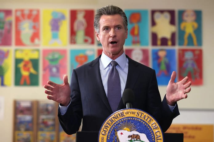 Kaliforniya Valisi Newsom Trump’ın Ulusal Muhafız hamlesinin yasa dışı olduğunu belirtti