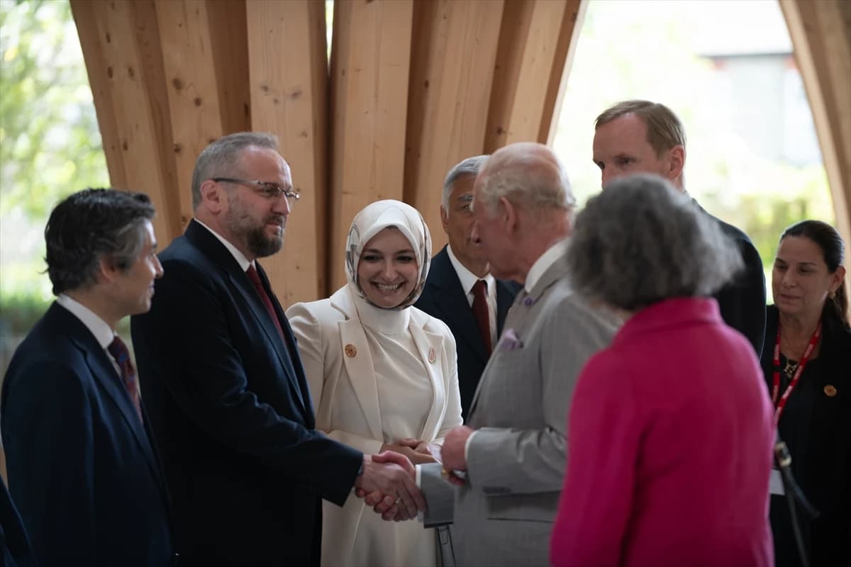 İngiltere Kralı 3. Charles Cambridge Merkez Camisi'ni ziyaret etti

