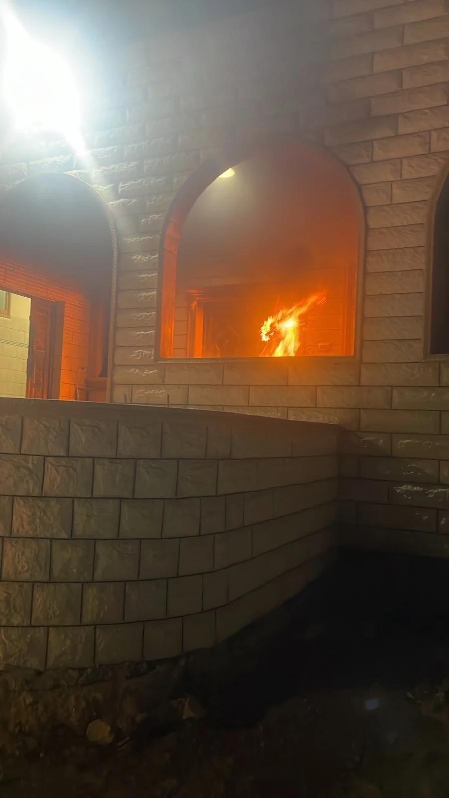 İsrailli yerleşimciler Batı Şeria'da bir camiyi ateşe yaktı