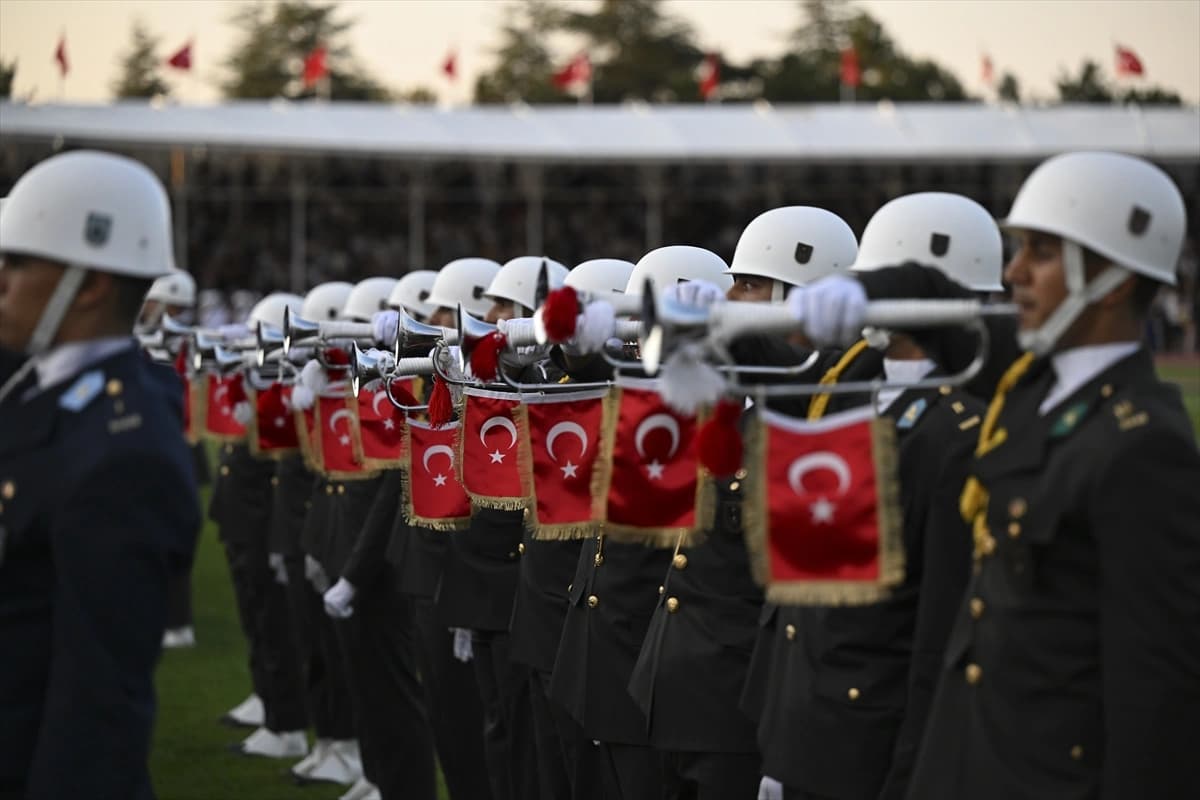 Türk Silahlı Kuvvetleri'ne taze kan | Genç Teğmenler ordu saflarına katıldı