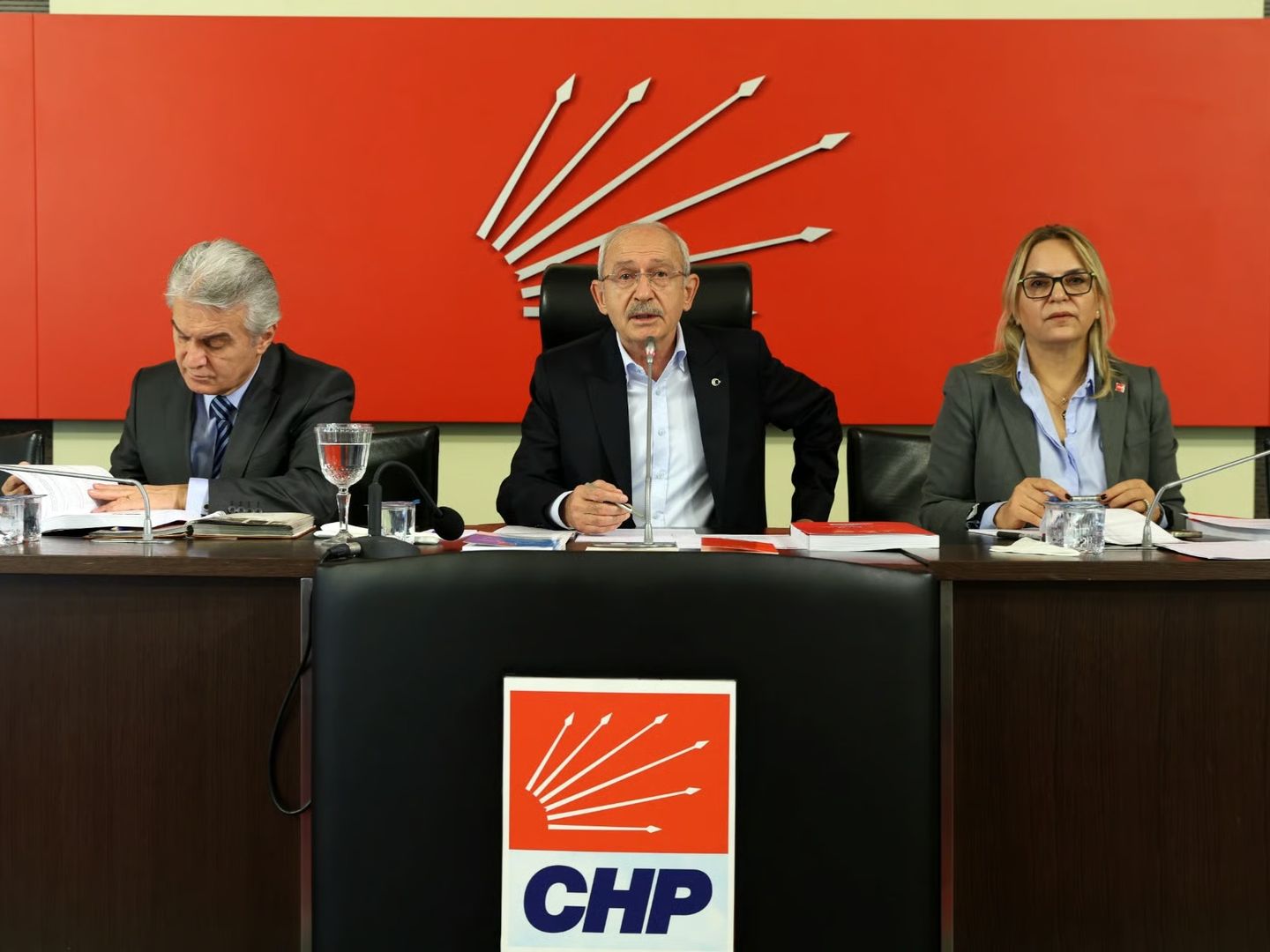 CHP'de kritik gün öncesi sürpriz karar: Parti Meclisi toplantısı ertelendi!