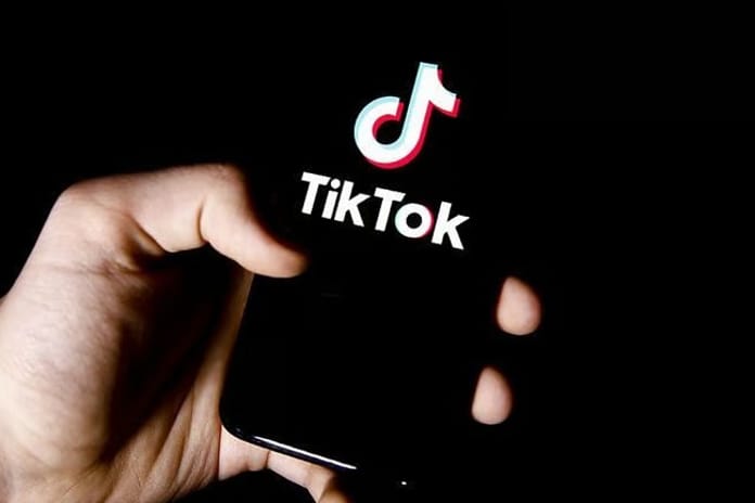 Yargıtay'dan sosyal medya kararı: Tanımadığı erkeklerle video çekmek boşanma sebebi