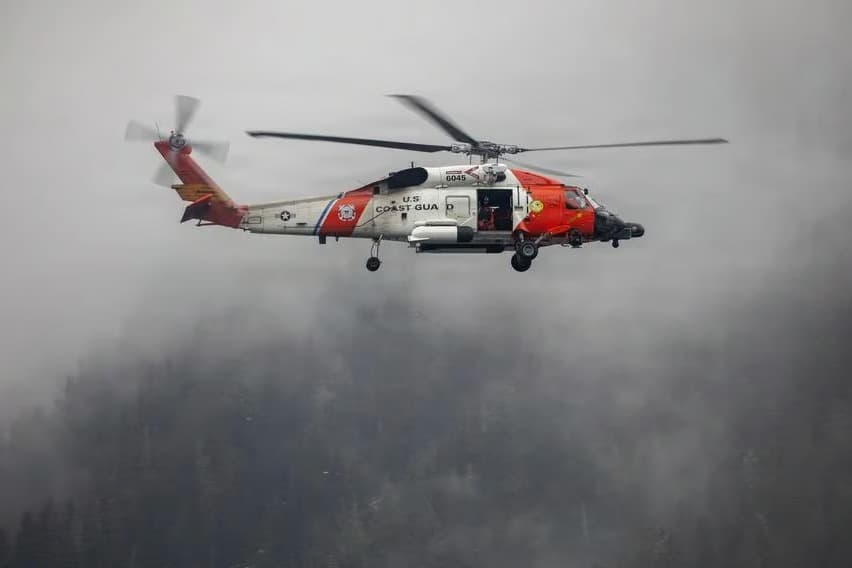 ABD Sahil Güvenliği helikopteri Alaska'da düştü: 4 kişilik mürettebat kurtuldu
