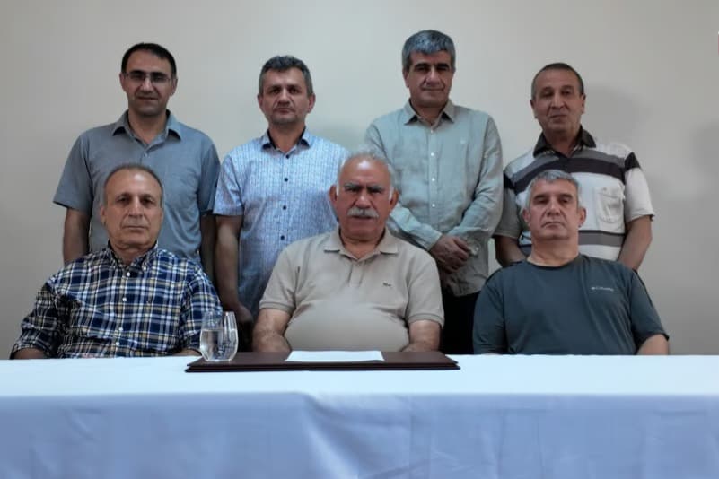 Öcalan'dan PKK'ya silah bırakma talimatı