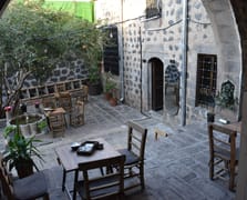 450 yıllık tarihi evi restore edip kafe açtı