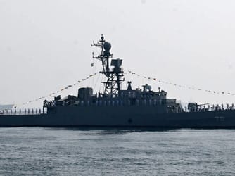 U.S. Submarine Sinks Iranian Warship in International Waters