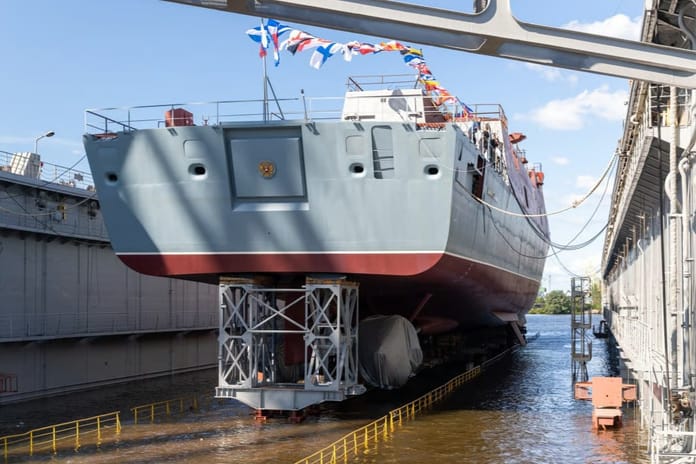 Rusya, yeni güdümlü firkateyn Admiral Isakov’u denize indirdi