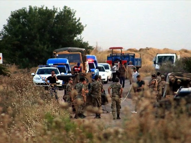 Ardahan'da askeri araç devrildi: 2 astsubay yaralı