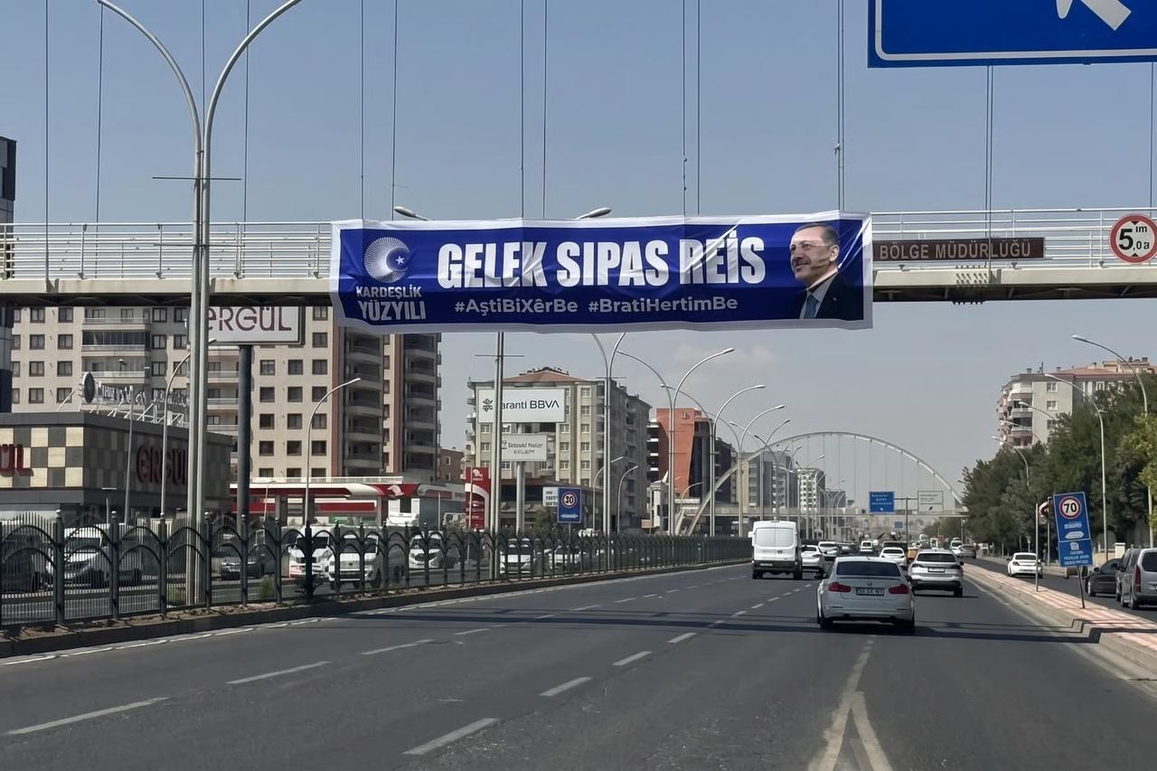 Diyarbakır'da Terörsüz Türkiye sevinci pankartlara yansıdı 