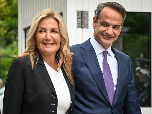 Yunanistan'da başbakan Miçotakis’in eşi milyonluk daire iddialarını yalanladı