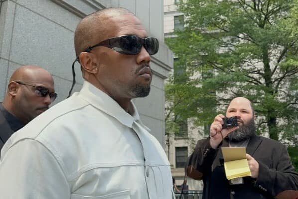 “Heil Hitler” şarkısı Kanye West'in vizesini yaktı