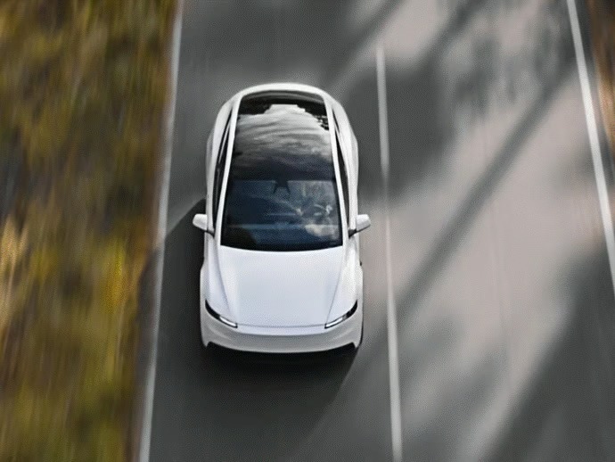 Tesla Model Y standart fiyatı ne kadar? Tesla model Y Standart menzili kaç KM, bagajı kaç LT?